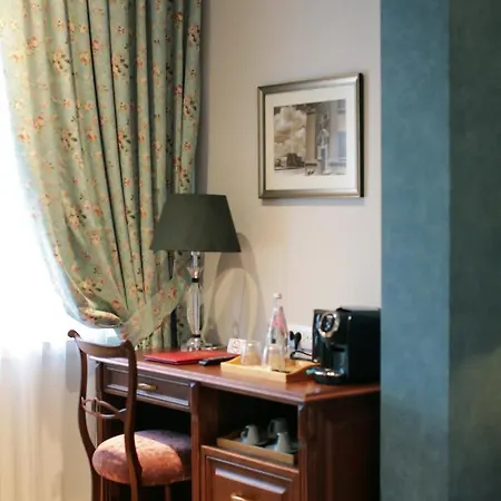 Ebel Boutique Τίρανα