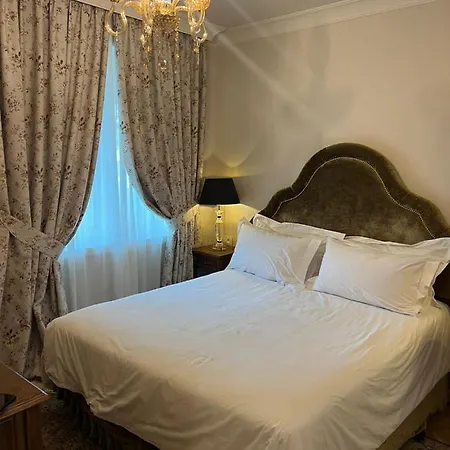 Ebel Boutique טיראנה