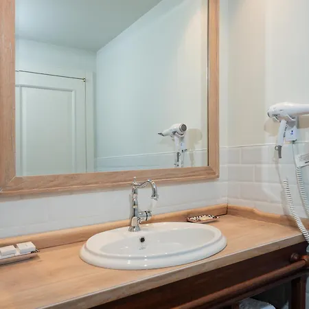 Ebel Boutique מלון טיראנה