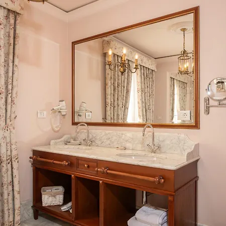 Ξενοδοχείο Ebel Boutique 4*