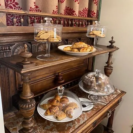 Ebel Boutique מלון טיראנה